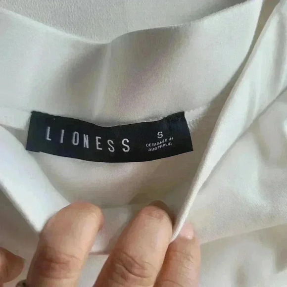 Lioness white pleated mini skirt sz small - Picture 3 of 4